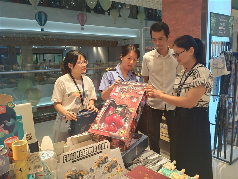 蒙山縣市場(chǎng)監(jiān)督管理局開展 “護(hù)苗助老” 關(guān)愛行動(dòng) 母嬰用品市場(chǎng)再獲呵護(hù)